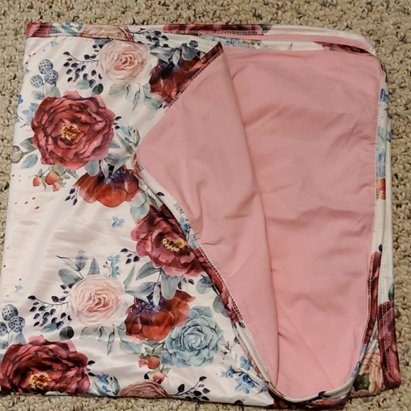 Robe with matching swaddle - Picture 3 of 3